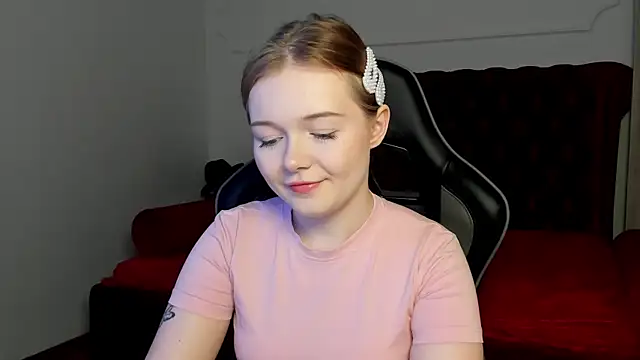 Snapshot of ElinaVale chatting on 04.05.26 ElinaVale online show from 04.05.26