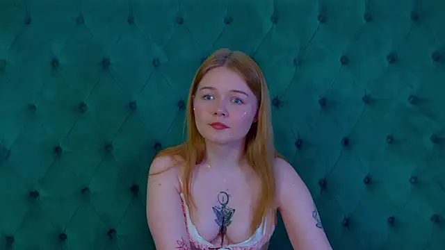 Snapshot of ElinaVale chatting on 04.16.26 ElinaVale online show from 04.16.26