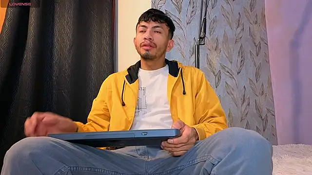 Luchoplayboy online show from 04.14.26