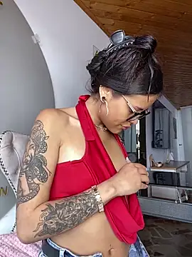 Cloe pink1 online show from 03.25.26