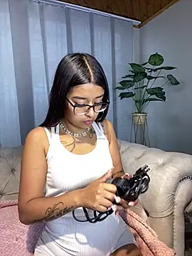 Snapshot of chanell_pinkk chatting on 04.08.26 chanell pinkk online show from 04.08.26