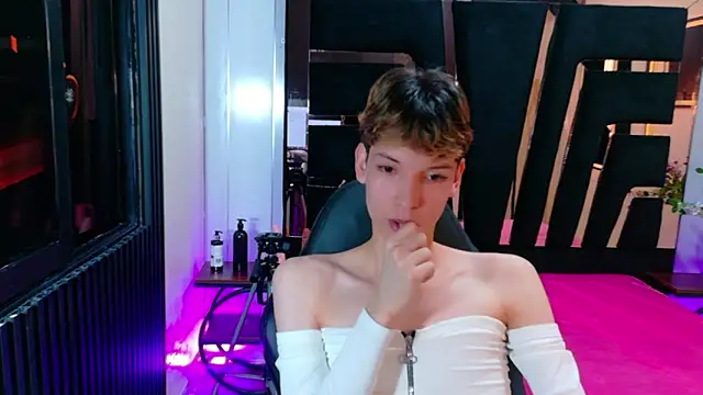 Stefany PiInk online show from 04.03.26