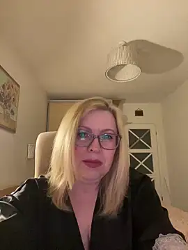 JanieLight53 online show from 04.06.26