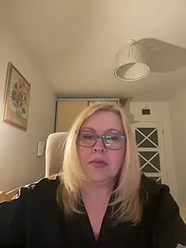 JanieLight53 online show from 04.14.26