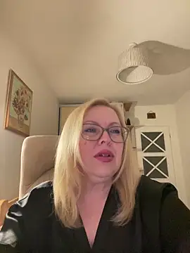 JanieLight53 online show from 04.15.26