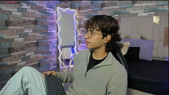 JUSTIN TAY1 online show from 04.12.26