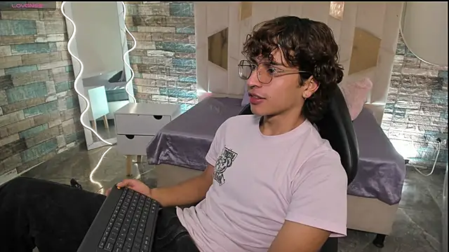 JUSTIN TAY1 online show from 04.13.26