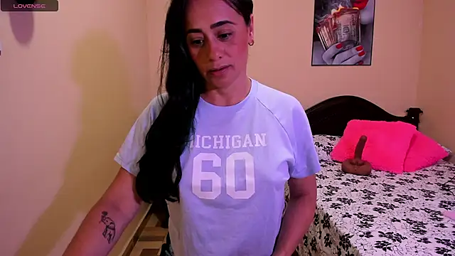 Snapshot of sara_florez12 chatting on 03.25.26 sara florez12 online show from 03.25.26