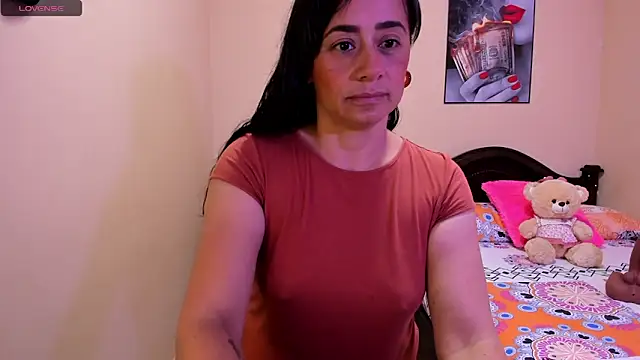 Snapshot of sara_florez12 chatting on 04.10.26 sara florez12 online show from 04.10.26