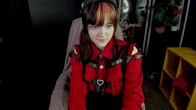 EsterTwilight online show from 05.16.26