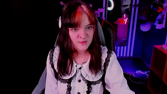 EsterTwilight online show from 05.19.26