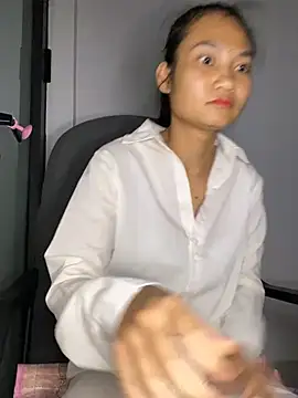 Snapshot of -Lilyn- chatting on 04.04.26 -Lilyn- online show from 04.04.26