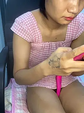 Snapshot of -Lilyn- chatting on 04.14.26 -Lilyn- online show from 04.14.26