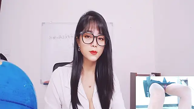 only-01 online show from 04.04.26