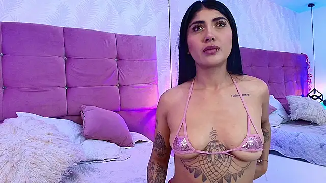 Emmacollinsf online show from 04.04.26