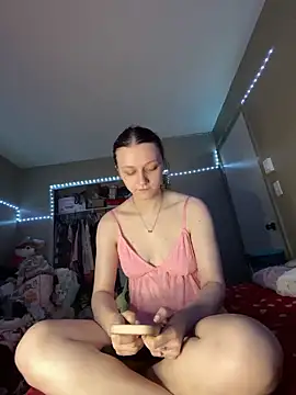 Snapshot of showtimekiara chatting on 04.16.26 showtimekiara online show from 04.16.26