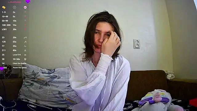 FluffyKisses online show from 04.04.26