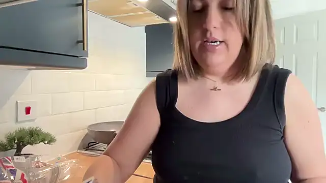 Snapshot of annabellewarick chatting on 03.23.26 annabellewarick online show from 03.23.26