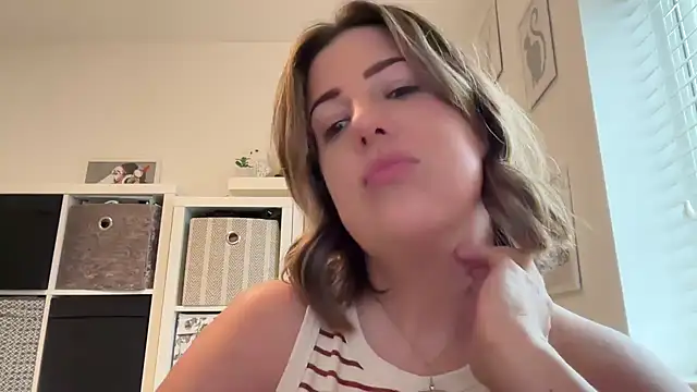 Snapshot of annabellewarick chatting on 03.24.26 annabellewarick online show from 03.24.26