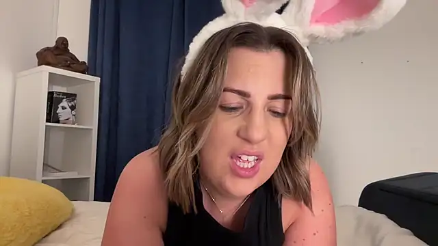 Snapshot of annabellewarick chatting on 04.03.26 annabellewarick online show from 04.03.26