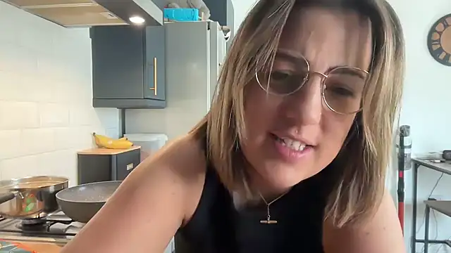 Snapshot of annabellewarick chatting on 04.08.26 annabellewarick online show from 04.08.26