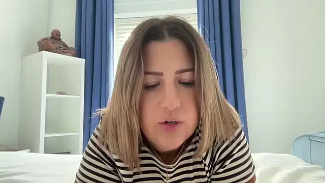 Snapshot of annabellewarick chatting on 04.11.26 annabellewarick online show from 04.11.26