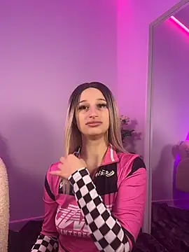 ScarletFlameee online show from 04.19.26