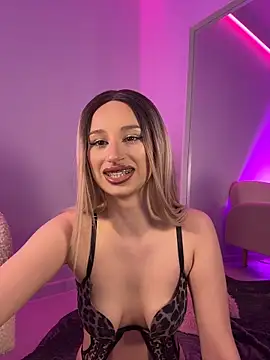 ScarletFlameee online show from 04.26.26