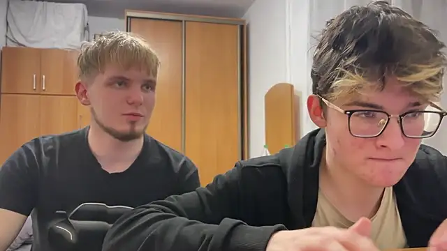 Snapshot of niksikor chatting on 03.24.26 niksikor online show from 03.24.26