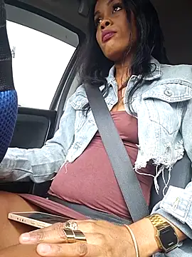 PrettyLeeLee online show from 03.23.26