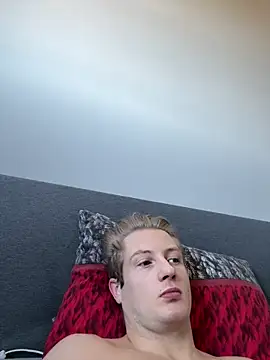 Snapshot of dirtyBent chatting on 04.08.26 dirtyBent online show from 04.08.26