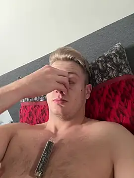 Snapshot of dirtyBent chatting on 04.13.26 dirtyBent online show from 04.13.26