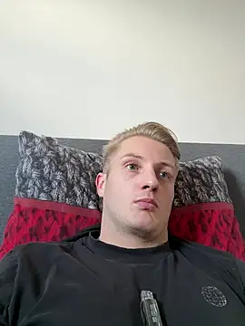 Snapshot of dirtyBent chatting on 04.16.26 dirtyBent online show from 04.16.26