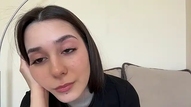 AdeleVelvet online show from 04.02.26