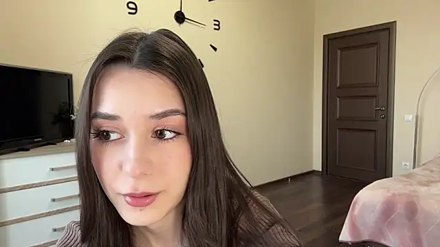 AdeleVelvet online show from 04.05.26