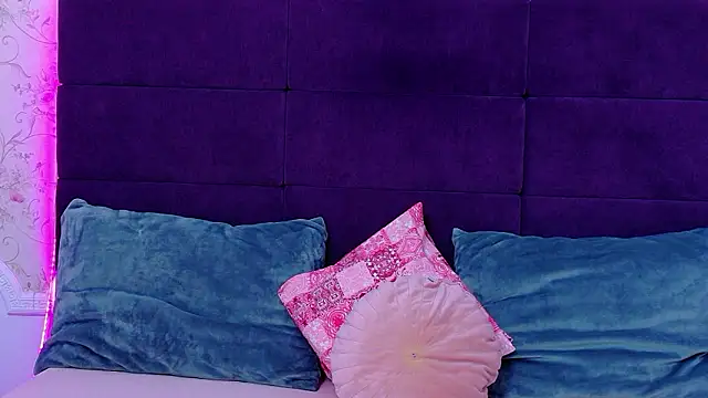 Snapshot of NataliaCroft chatting on 03.25.26 NataliaCroft online show from 03.25.26