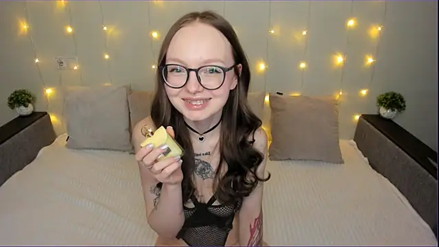 Snapshot of IvyHornyCore chatting on 04.04.26 IvyHornyCore online show from 04.04.26