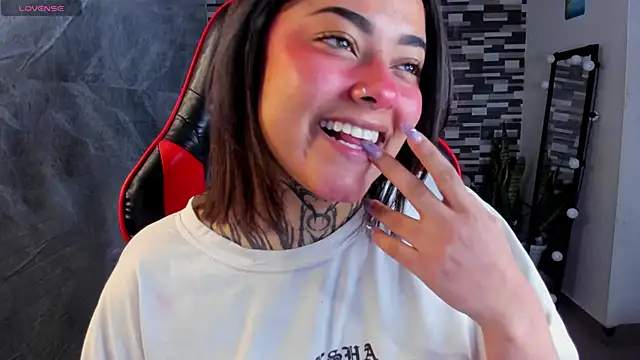 Sophiia cherry online show from 04.12.26