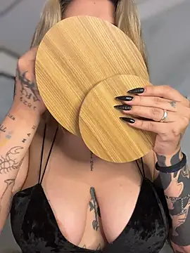 CarolQueen1  online show from 03.28.26