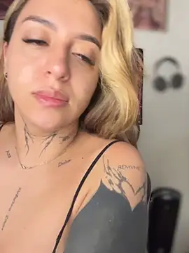 CarolQueen1  online show from 04.15.26