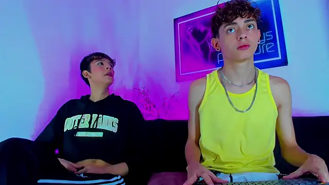 Snapshot of Desire_Boys1 chatting on 03.10.26 Desire Boys1 online show from 03.10.26