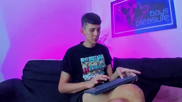 Snapshot of Desire_Boys1 chatting on 03.29.26 Desire Boys1 online show from 03.29.26