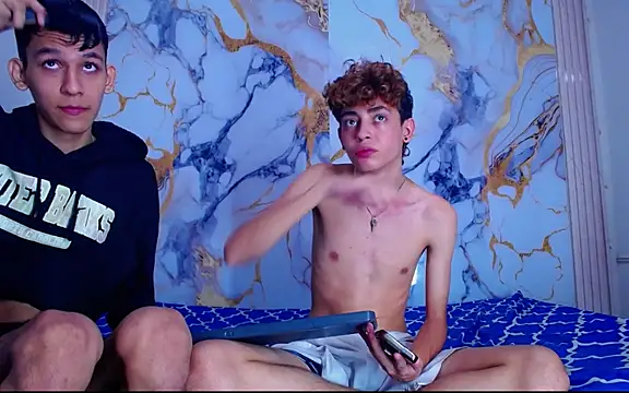 Snapshot of Desire_Boys1 chatting on 04.12.26 Desire Boys1 online show from 04.12.26