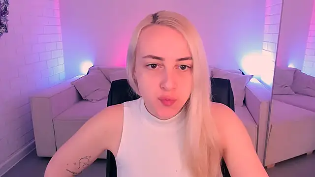 CarolMoor online show from 04.08.26