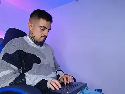 Dallas Whitee online show from 03.26.26