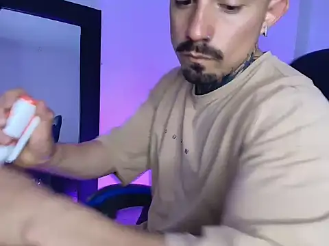 Dallas Whitee online show from 04.02.26