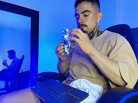 Dallas Whitee online show from 04.04.26