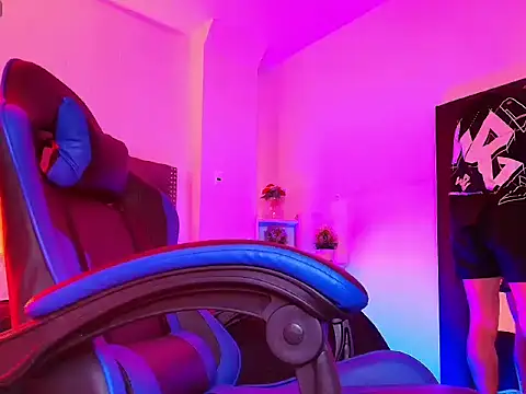 Dallas Whitee online show from 04.07.26