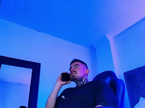 Dallas Whitee online show from 04.09.26