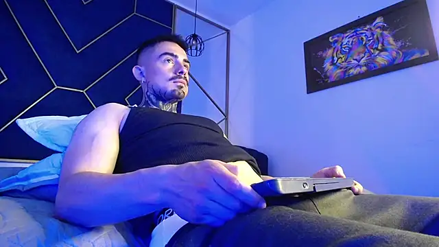 Dallas Whitee online show from 04.16.26